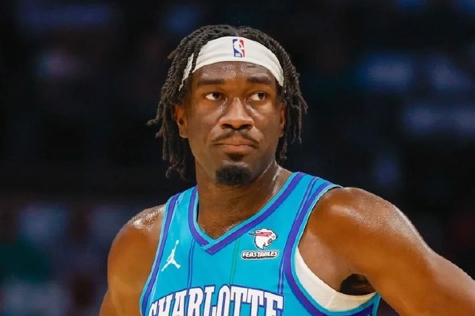 黄蜂交易马威至太阳,收获选秀权助力未来重建   黄蜂交易马威至太阳,收获选秀权助力未来重建