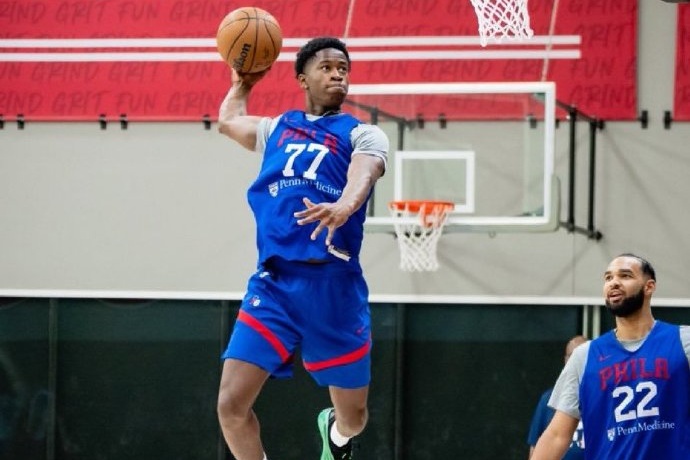 76 人官宣埃奇库姆左手拇指扭伤,将缺席拉斯维加斯夏联首战 76 人官宣埃奇库姆左手拇指扭伤,将缺席拉斯维加斯夏联首战