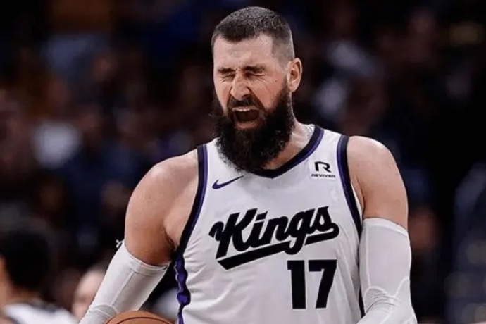 约基奇亲自致电瓦兰丘纳斯,力劝其留队征战 NBA 约基奇亲自致电瓦兰丘纳斯,力劝其留队征战 NBA